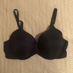 Victoria Secret bra. 38C - black.